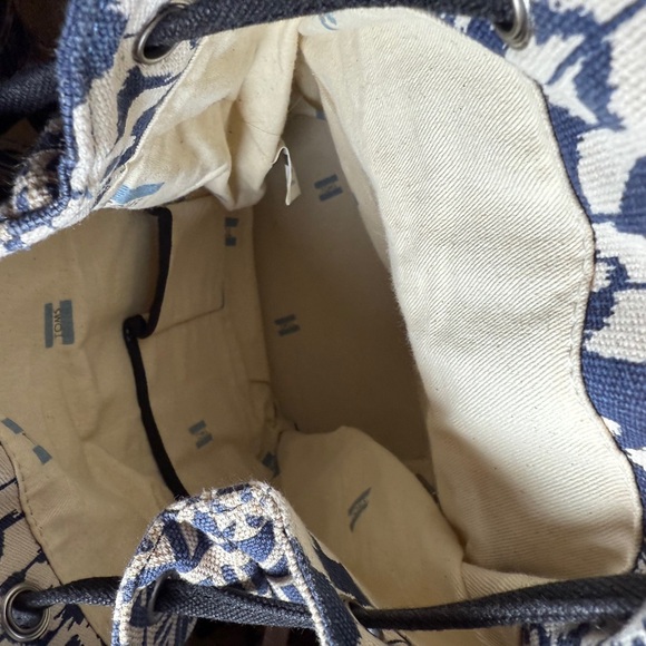 TOMS Aztec Blue Cream Beige Adjustable Strap Magnetic Clasp Canvas Backpack - Picture 9 of 11